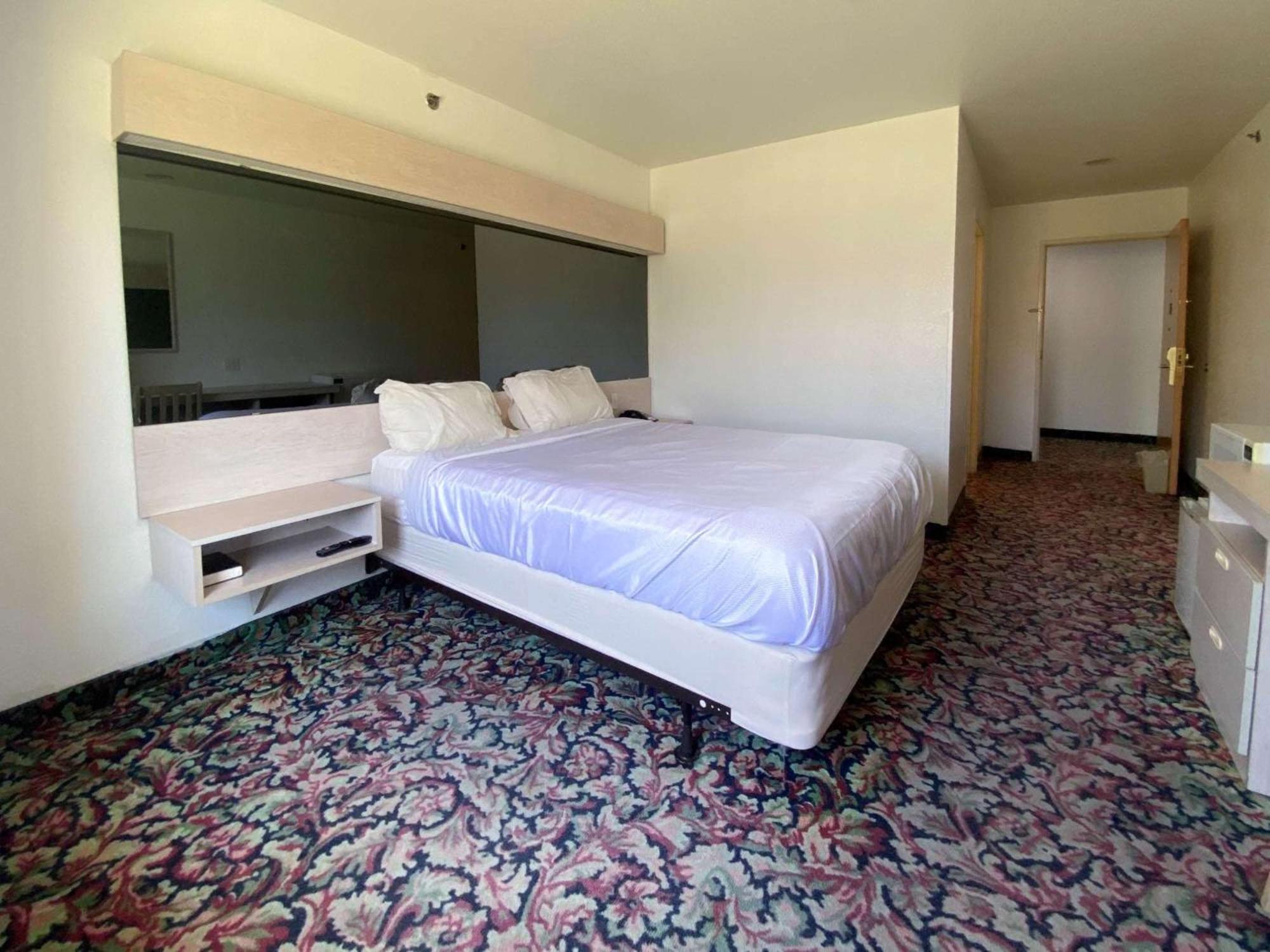 Hotel 6 Ok - South 2*