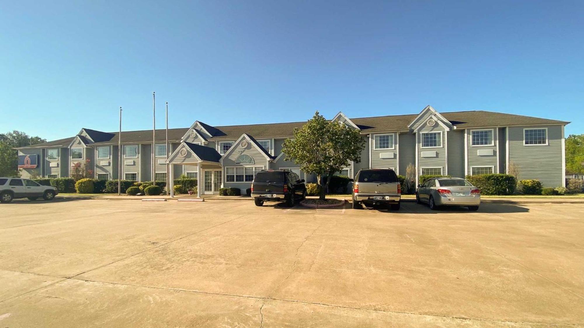 Hotel 6 Ok - South